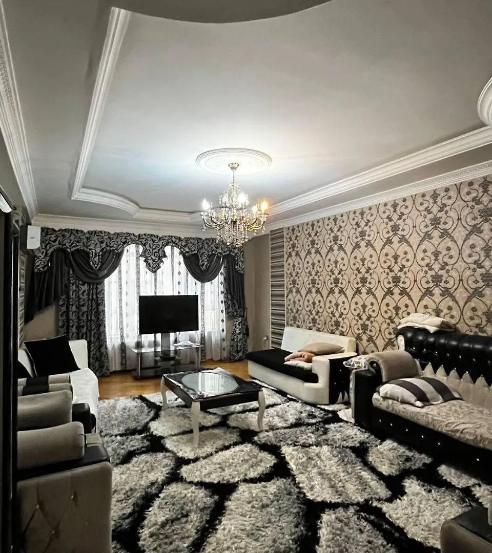 Lux Family Apartment In Baku City Center